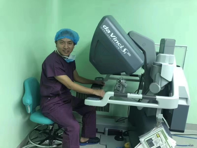 《達(dá)芬奇手術(shù)機(jī)器人》